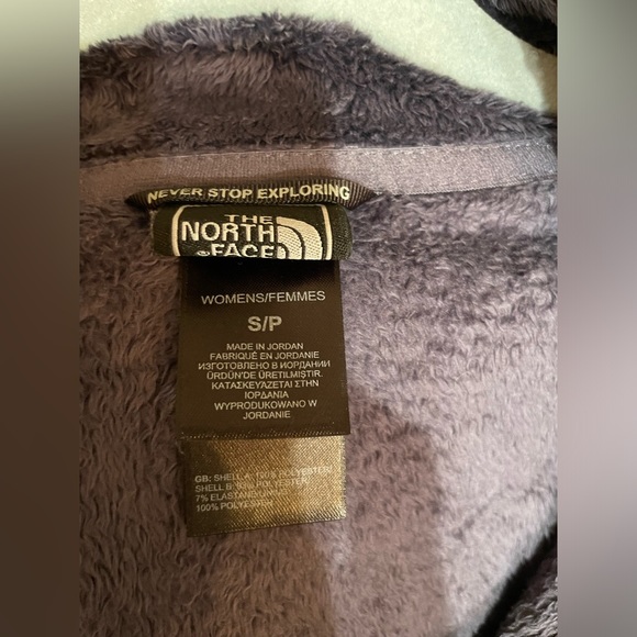 The North Face Women's Fleece Jacket. - Picture 8 of 8
